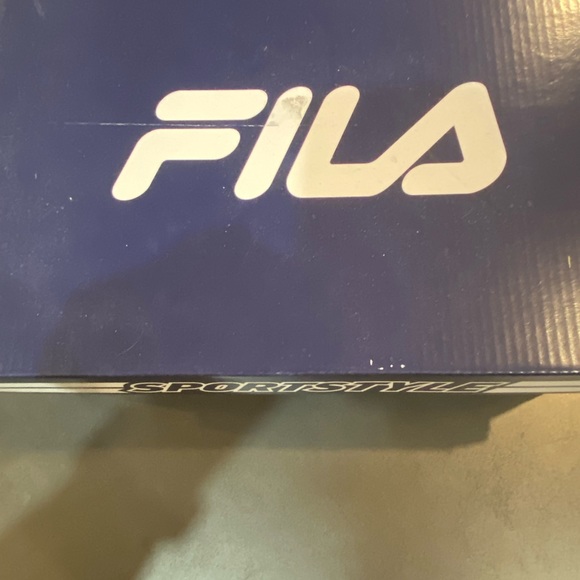 Fila Womens 7 - Brand New in Box - Picture 3 of 3